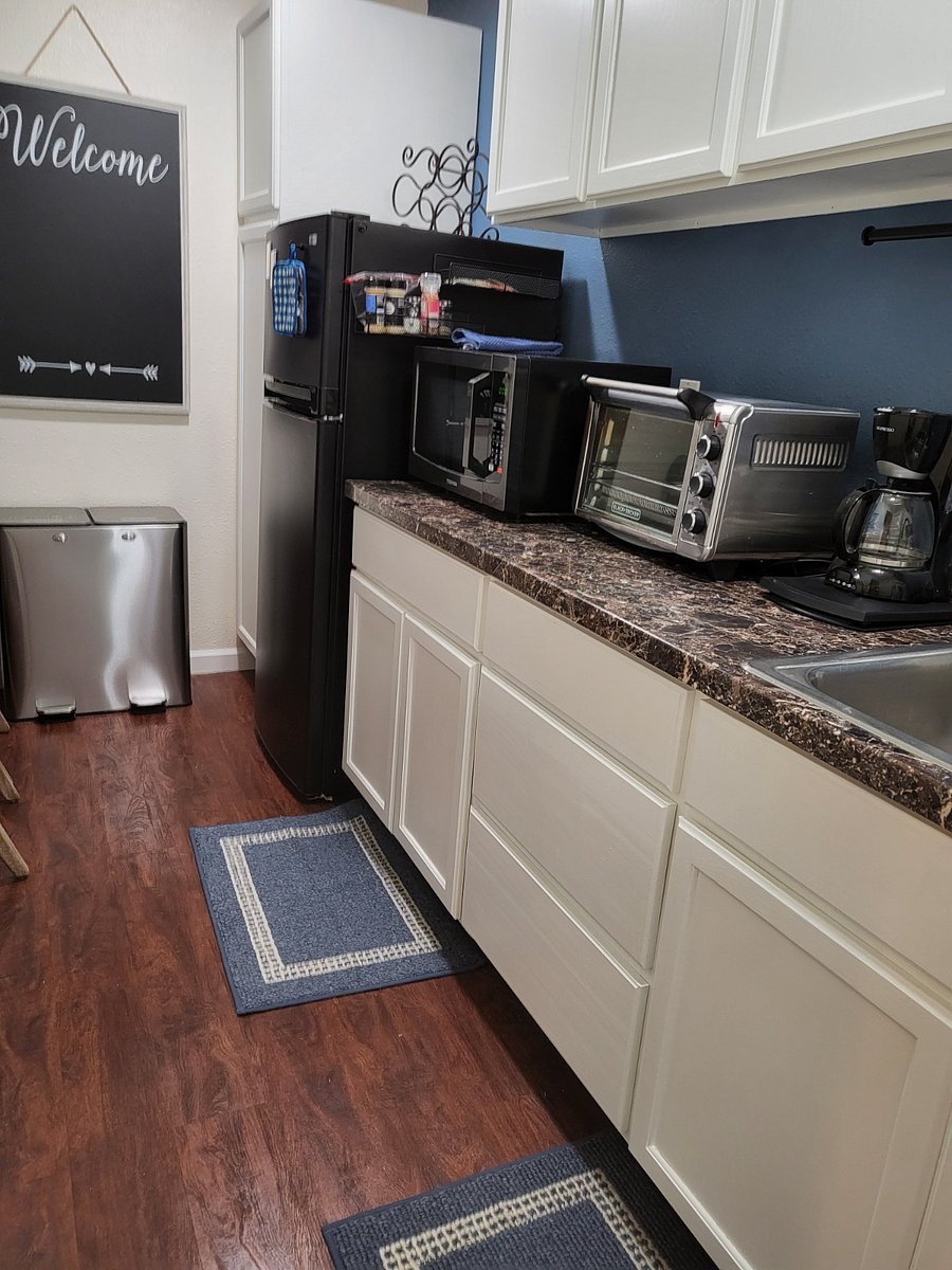Basement Kitchenette
Full sized refrigerator, microwave, toaster oven, coffee pot, electric kettle, and more appliances available to use.
