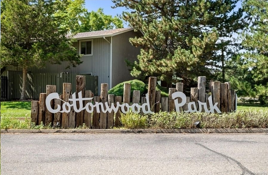 Niwot Apartment is in the Cottonwood community