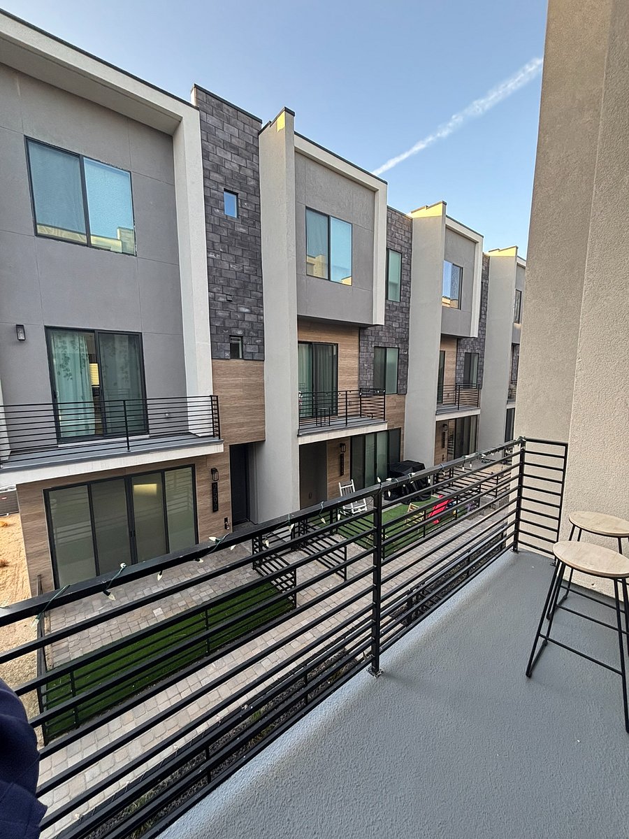 2nd floor balcony