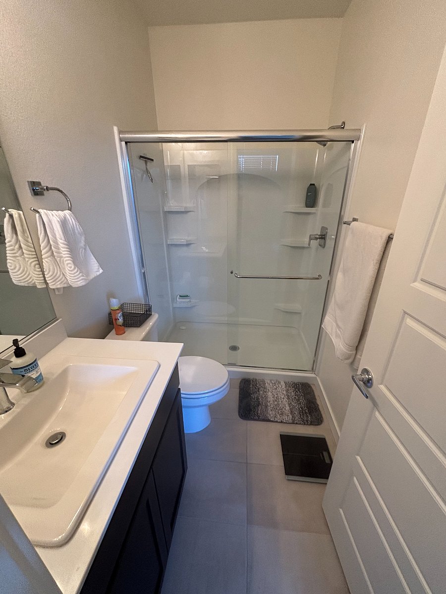 Guest full bathroom