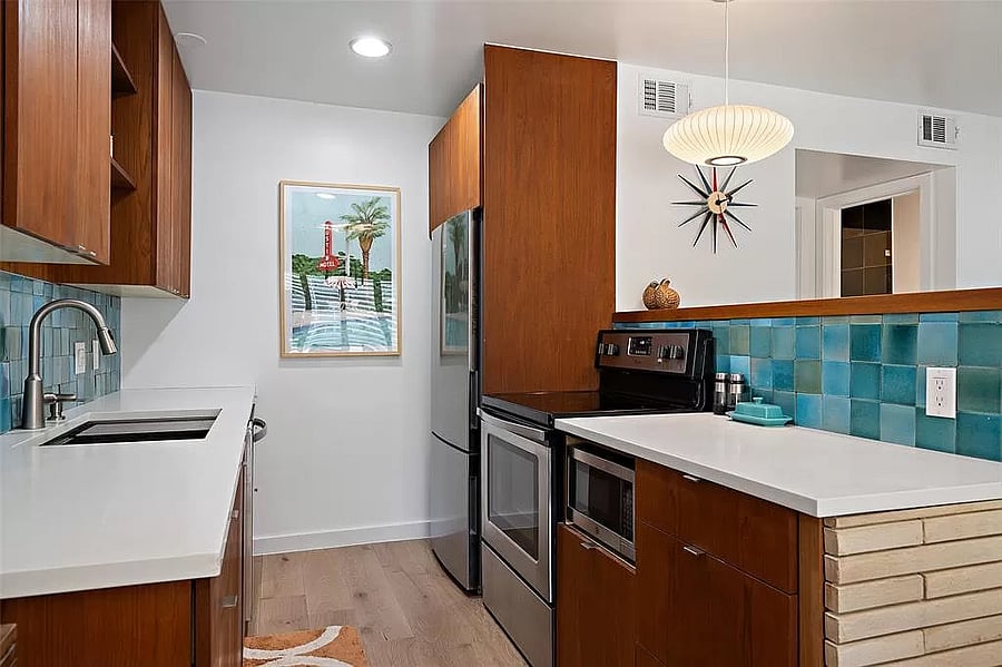 Full kitchen