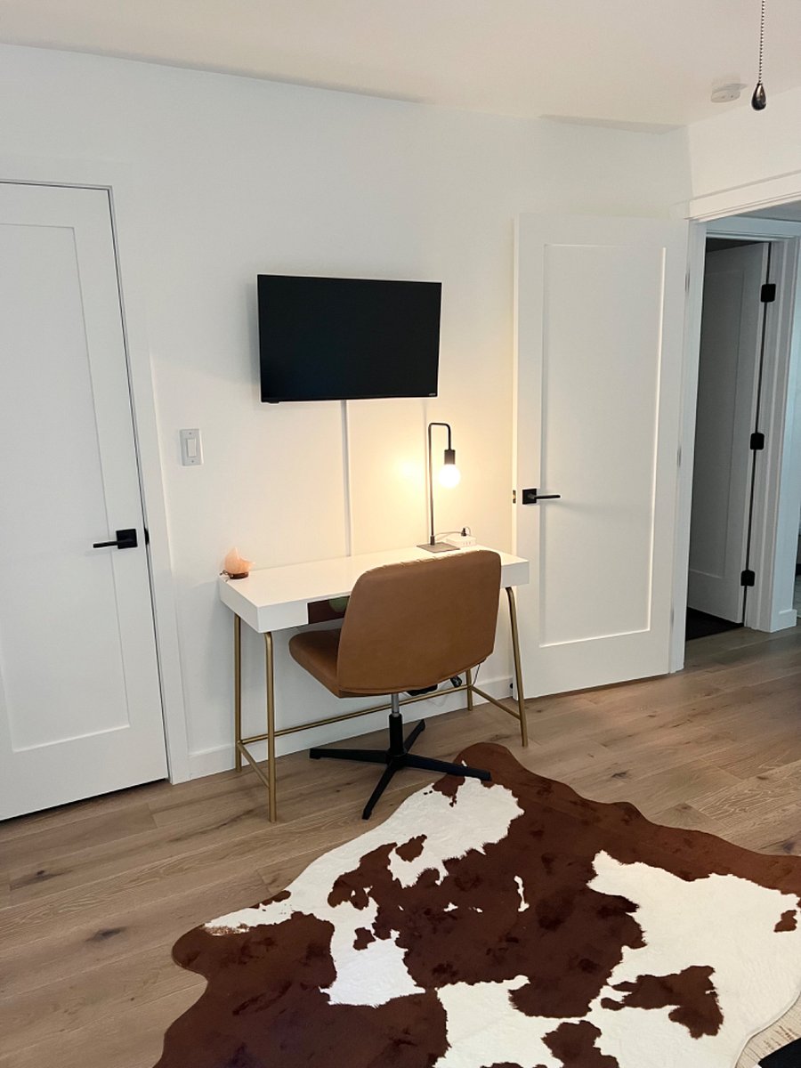 Work area with high speed Google Fiber internet