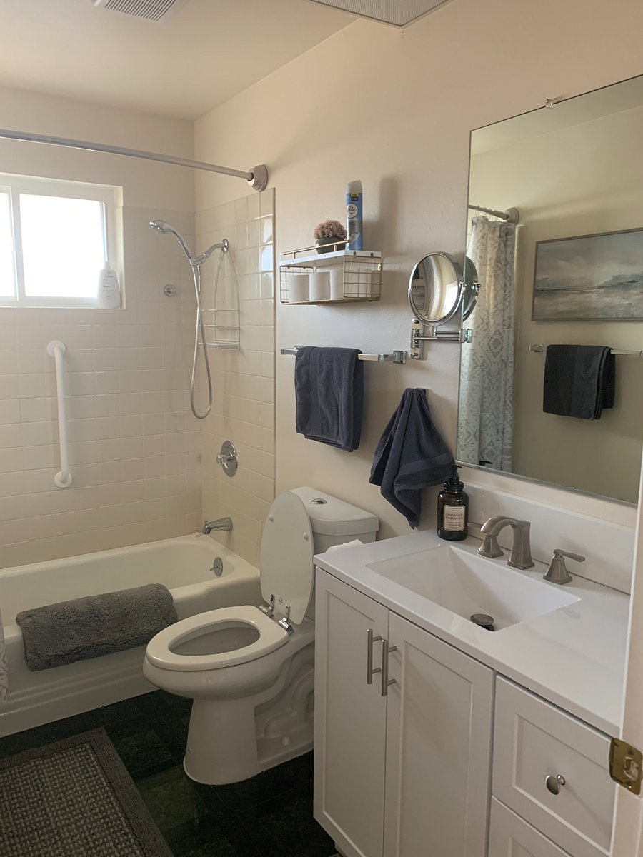 Guest Bath
