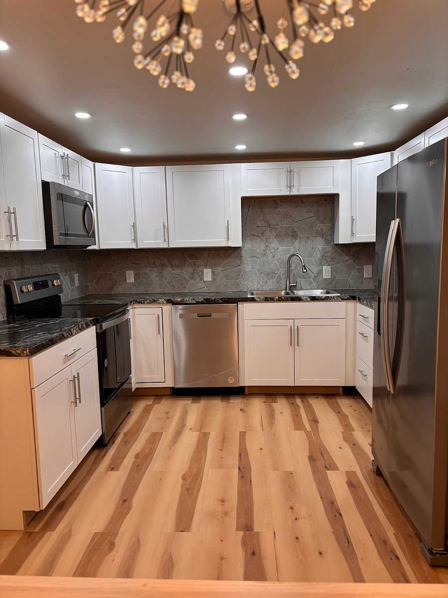 Full kitchen