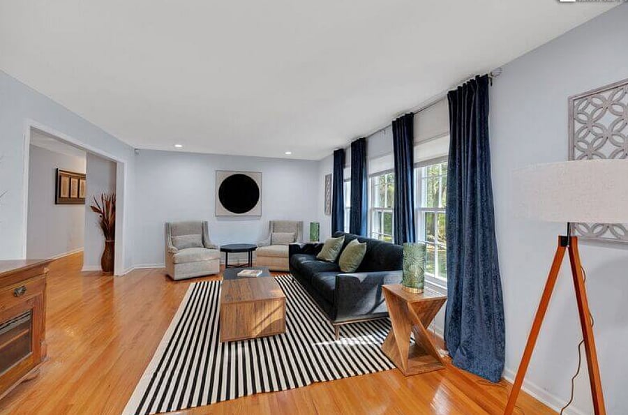 VLiving Room