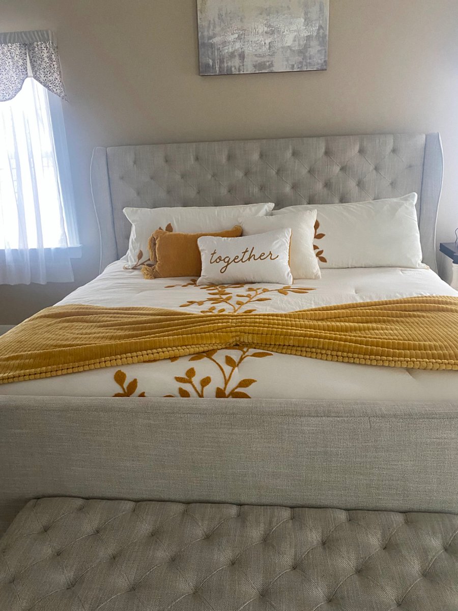 King bedroom with living room and ensuite. (1500 per month)