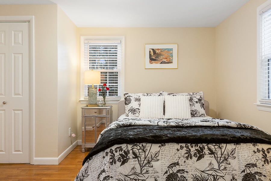 Master bedroom w/ Queen Bed