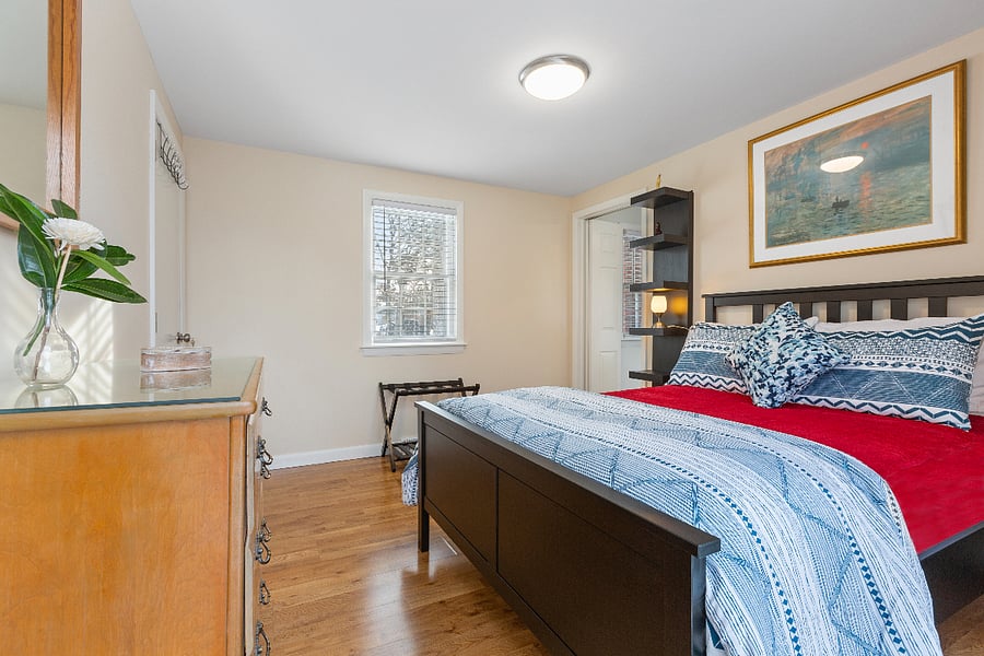 Second Bedroom w/ Full size Bed