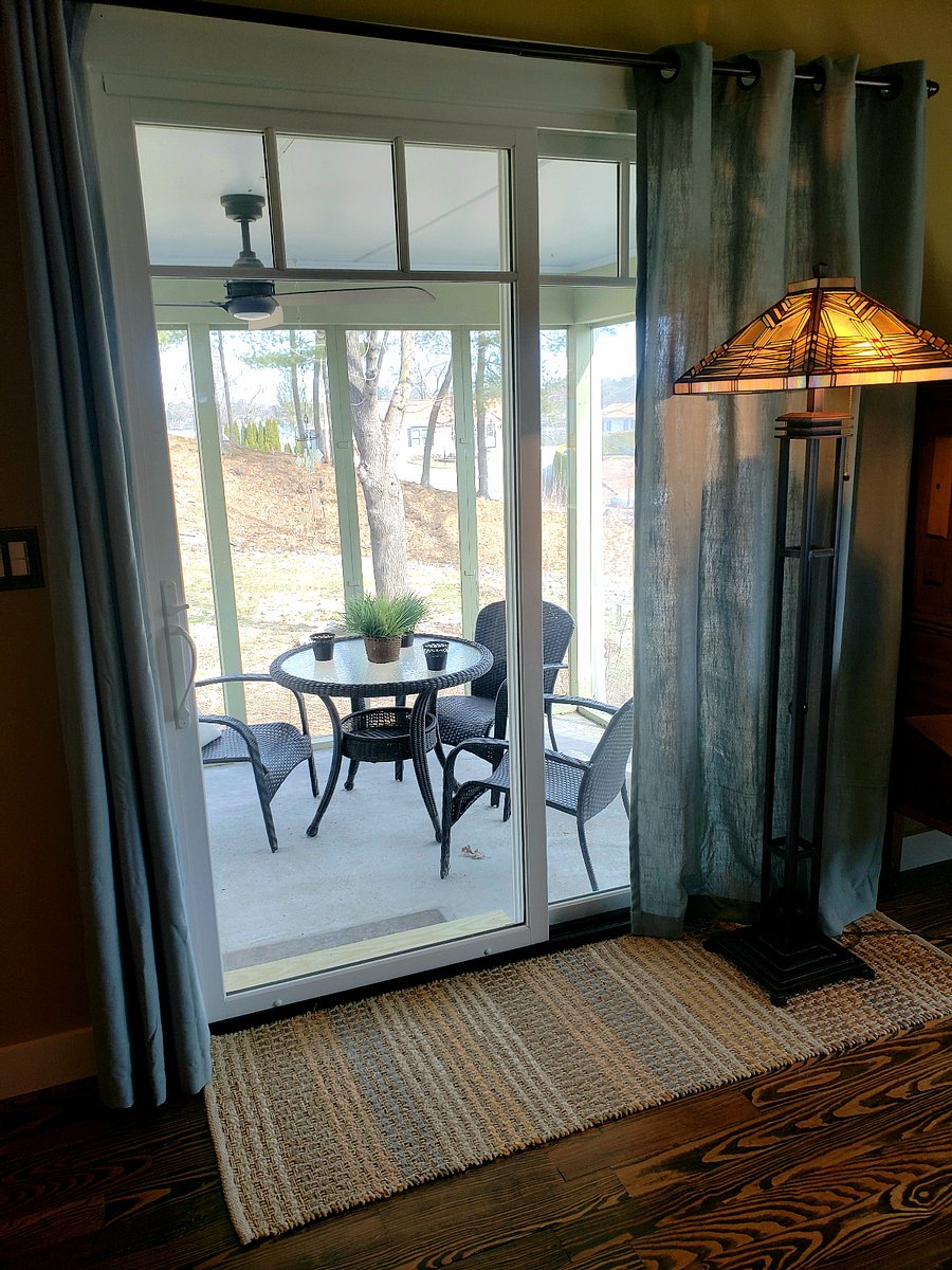Screened in porch 