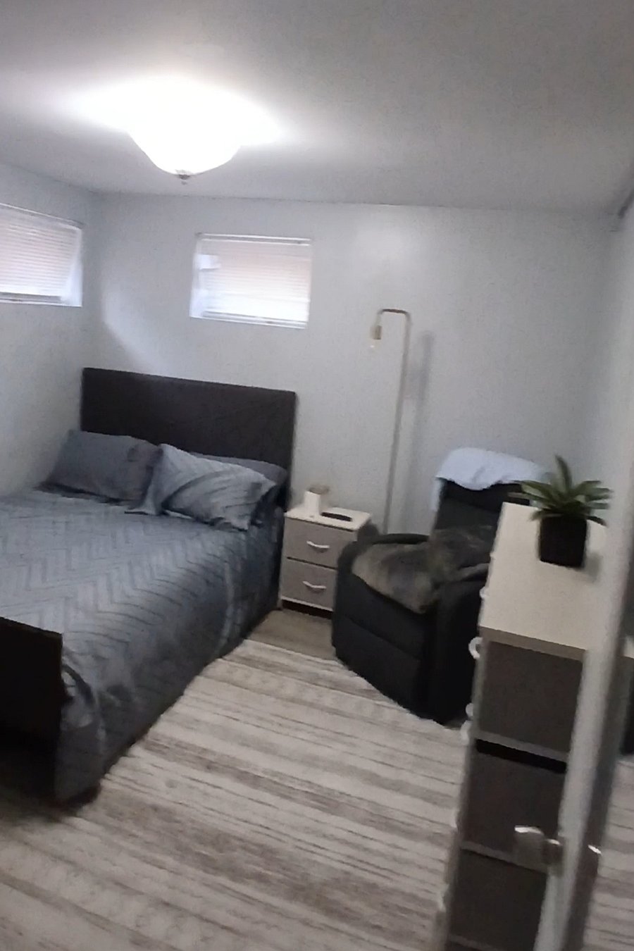 Bedroom
VIDEO TOUR

https://youtube.com/shorts/FpYUTzxuK-M?si=bKxu8BOnwX-cLlIT