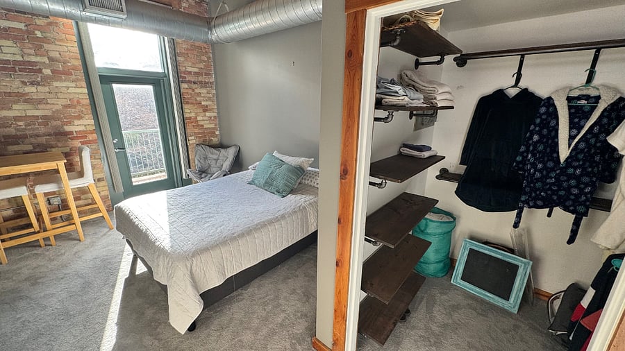 Bedroom 2, Queen Bed, Balcony, walk-in closet