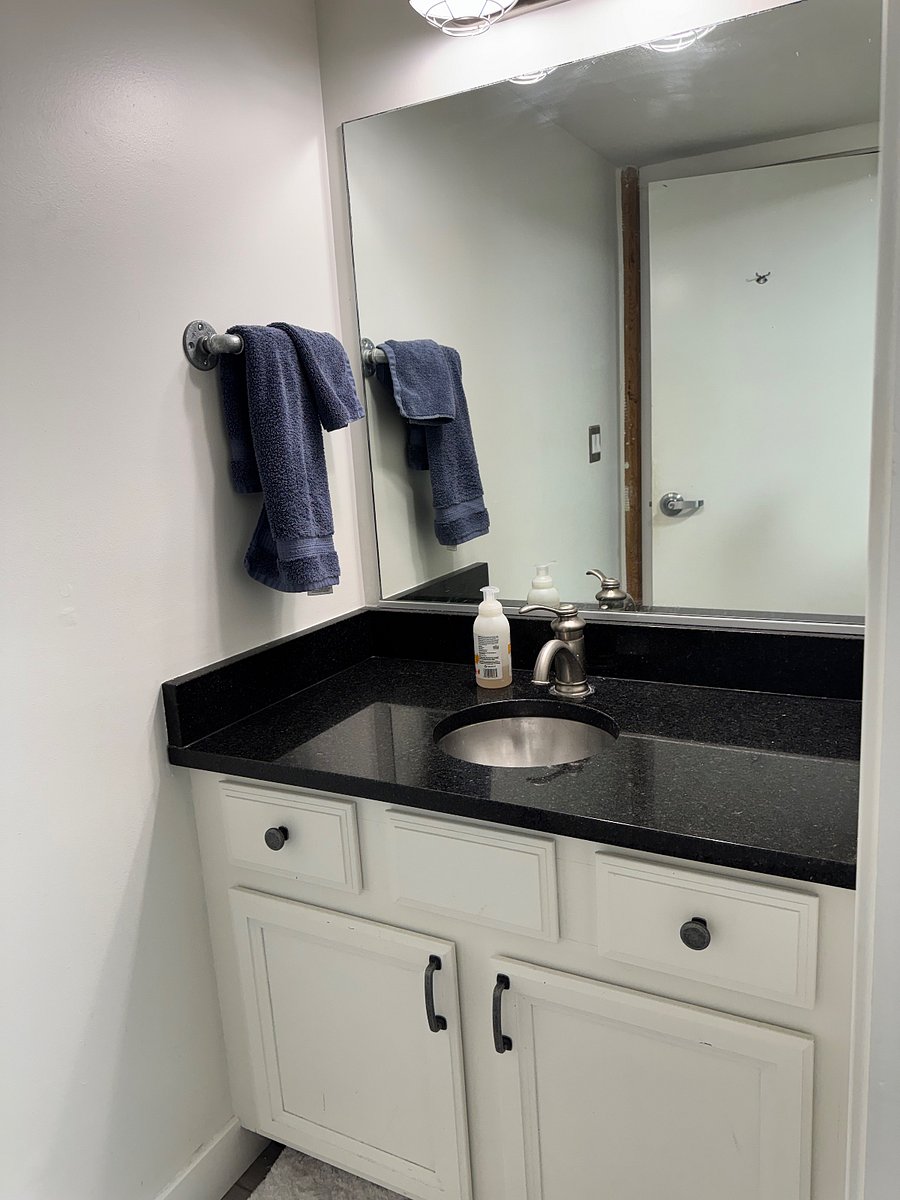 Full bathroom #1, sink