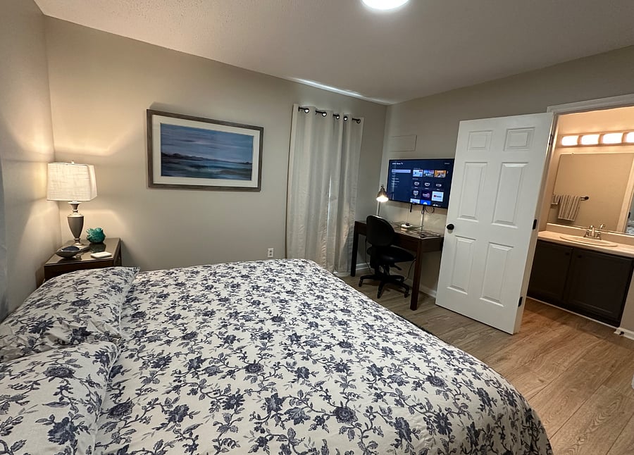 Primary bedroom with king bed, desk, desk chair and smart TV

Bedrooms & full bath on 2nd level