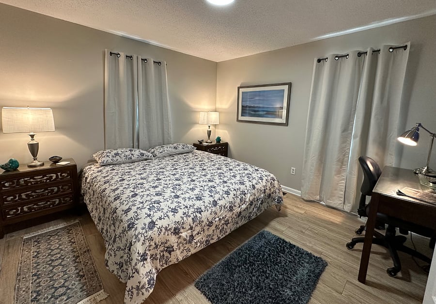 Primary bedroom with king bed, desk, desk chair and smart TV

Bedrooms & full bath on 2nd level