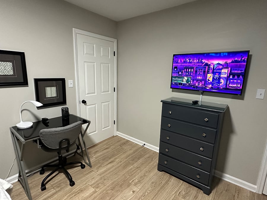 2nd Bedroom with queen bed, desk, desk chair & Smart TV

Bedrooms and full bath on 2nd level