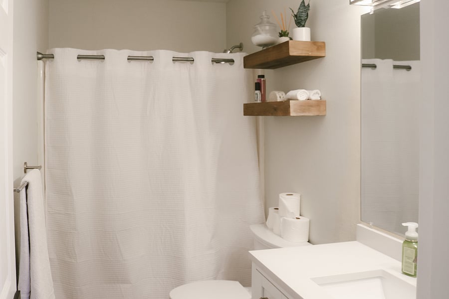 Full bathroom with Tube 