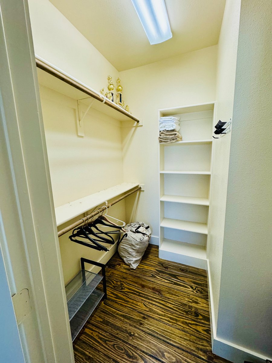Guest Suite Walk-in Closet