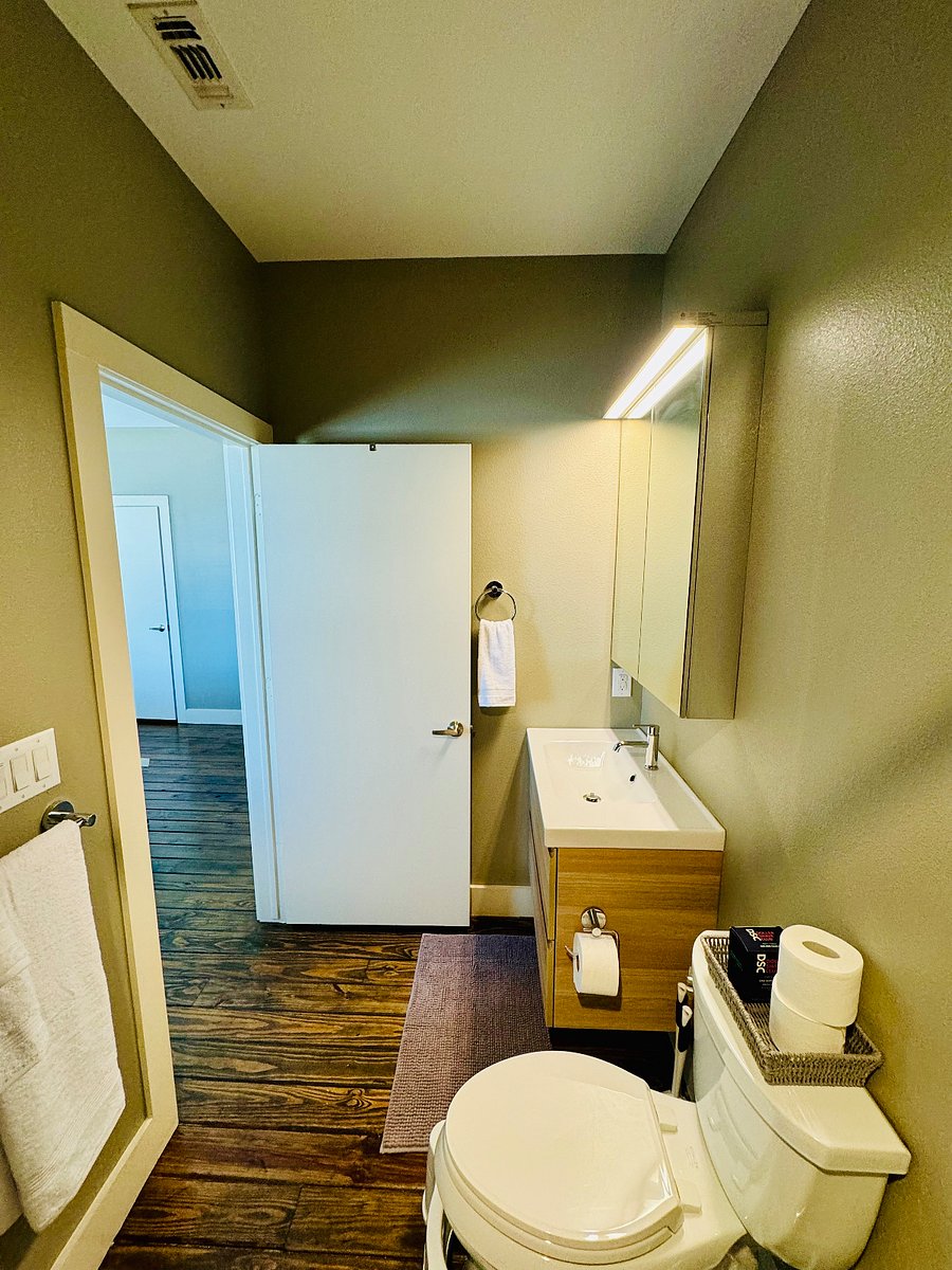Guest Suite Bathroom