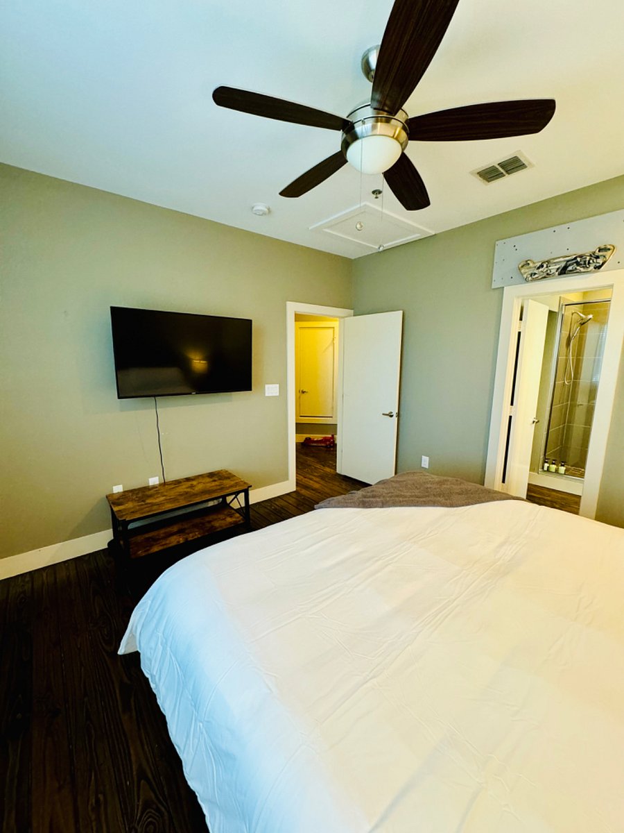Primary Bedroom w/ Ensuite Bath