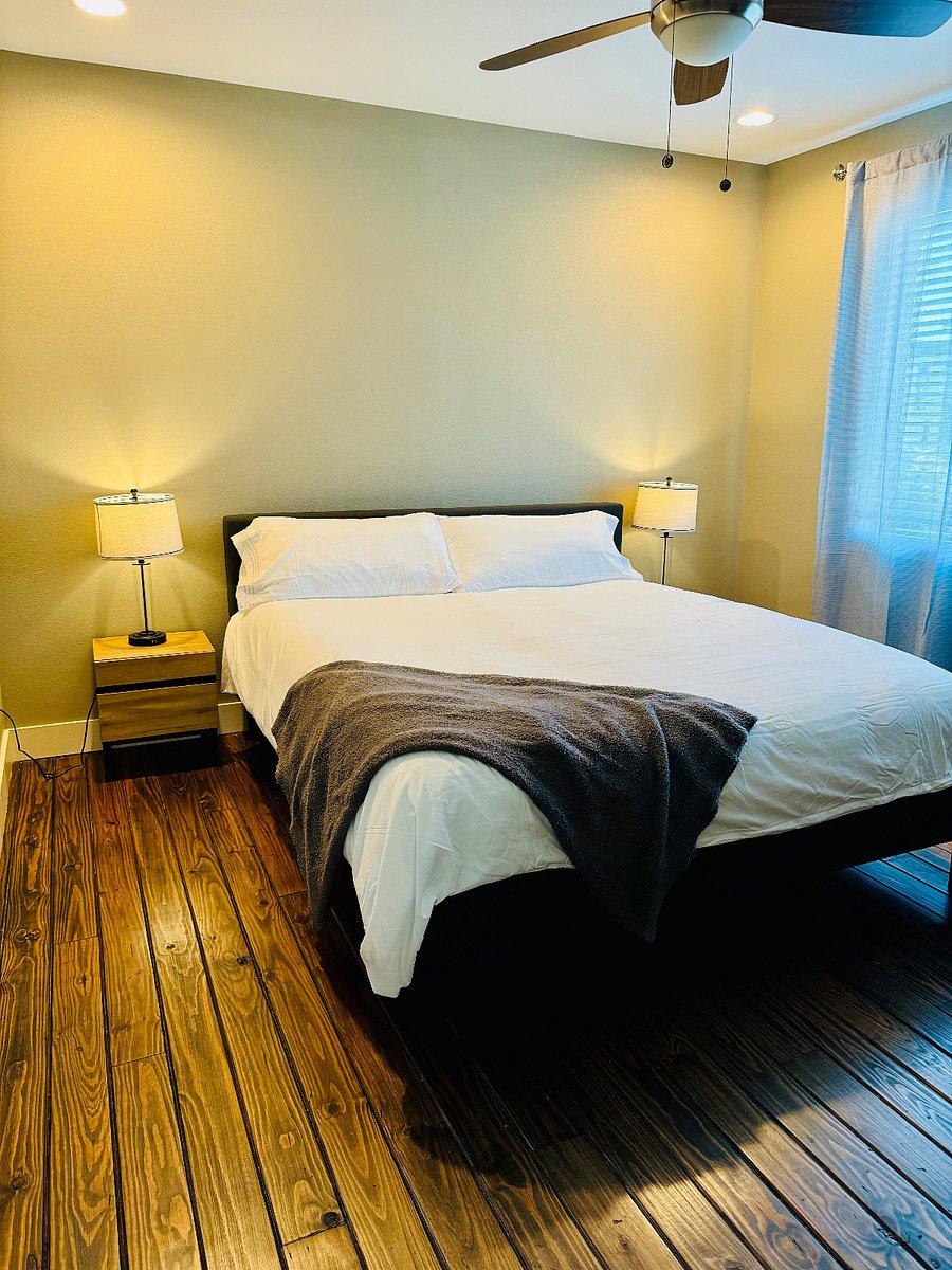 Primary Bedroom w/ Ensuite Bath