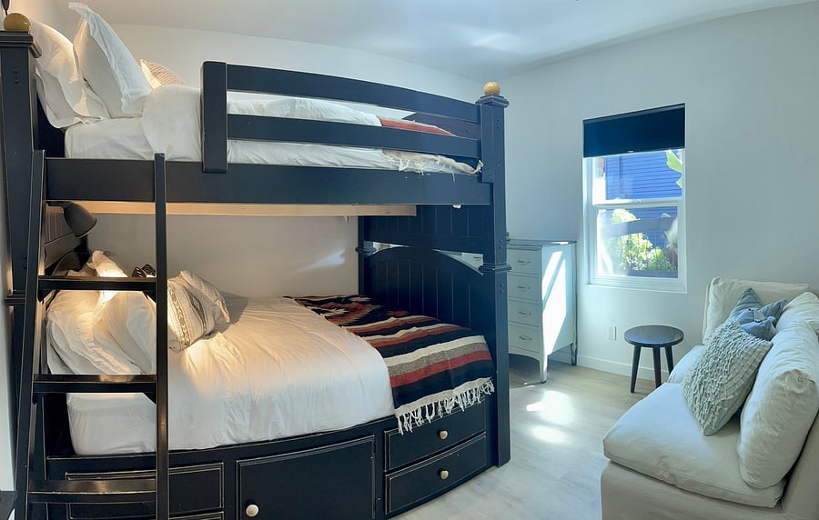 Bunk room, full over full.