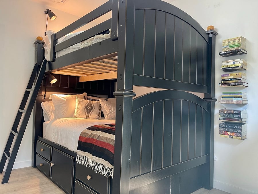 Bunk room, full over full.
