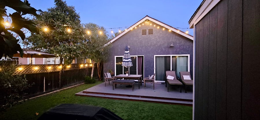 Private backyard, fully fenced. 3 burner Weber grill. Perfect for enjoying our gorgeous San Diego weather. Very tranquil in the evening with the outdoor lighting.