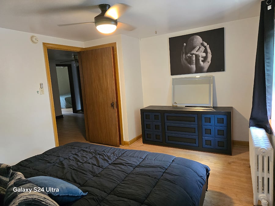 Unit 4 master bedroom. (King)