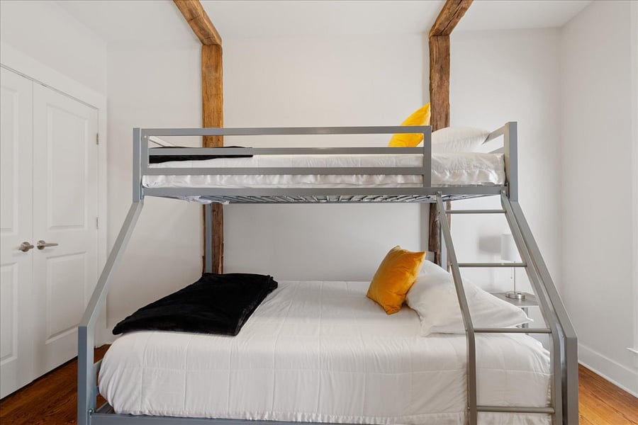 Second bedroom.