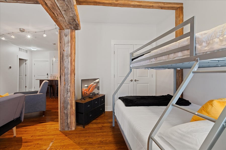 Second bedroom.