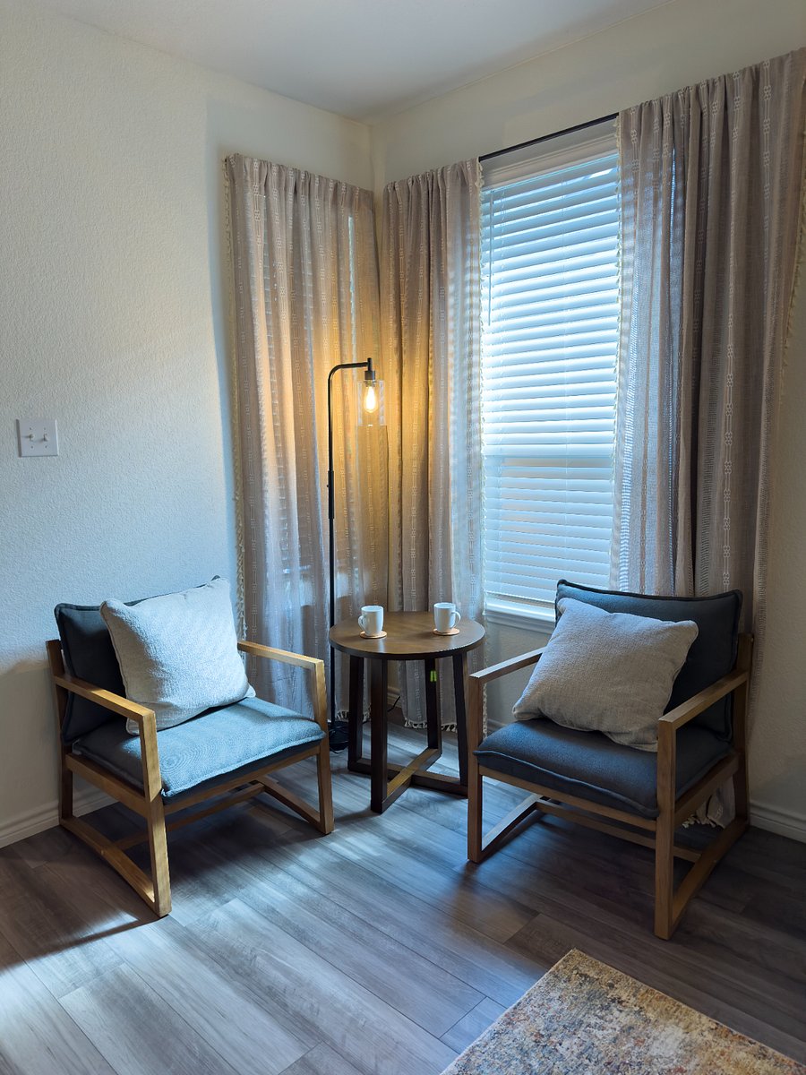 Cozy sitting area also in the living room