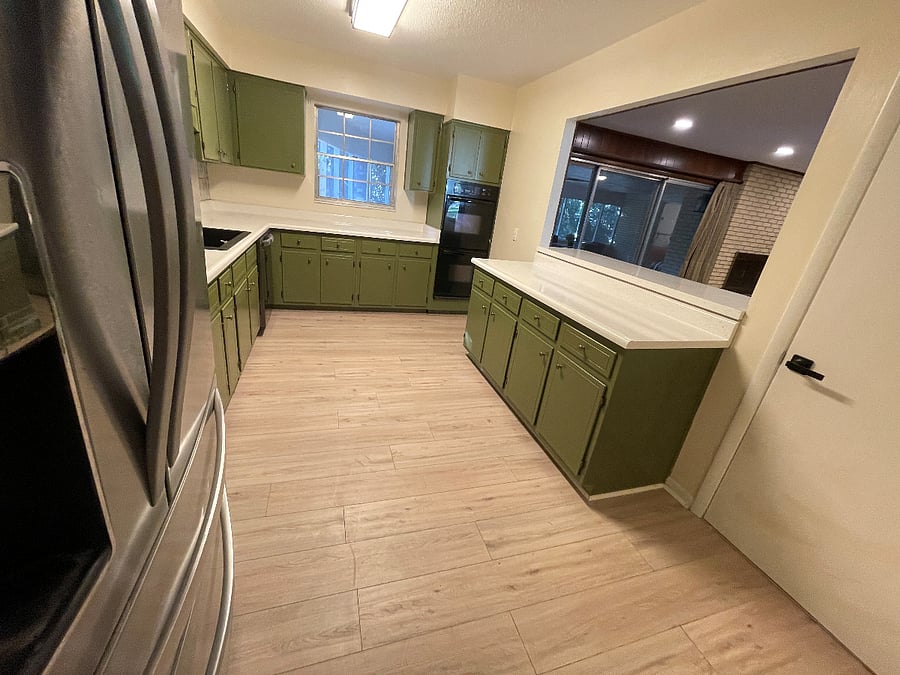 Updated kitchen with double ovens and plenty of counterspace