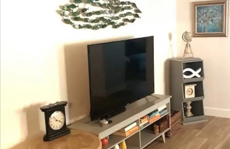 Entertainment center