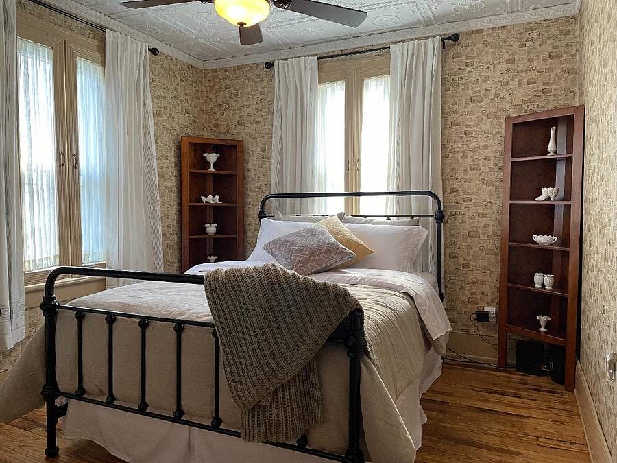 queen bedroom