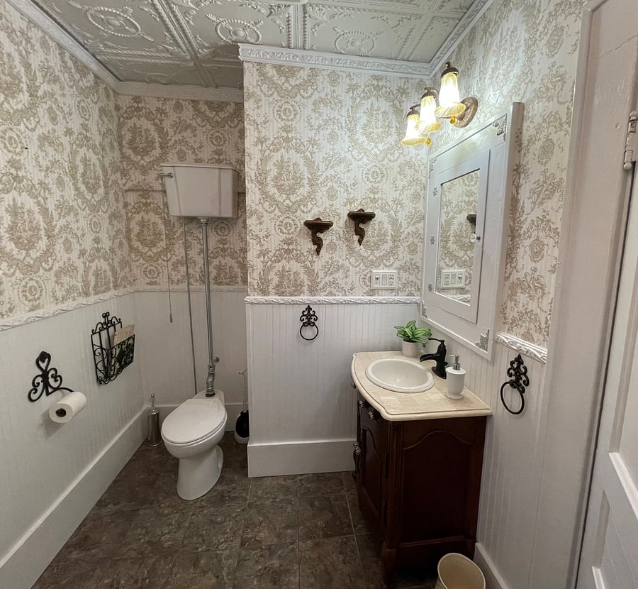 upstairs full bathroom