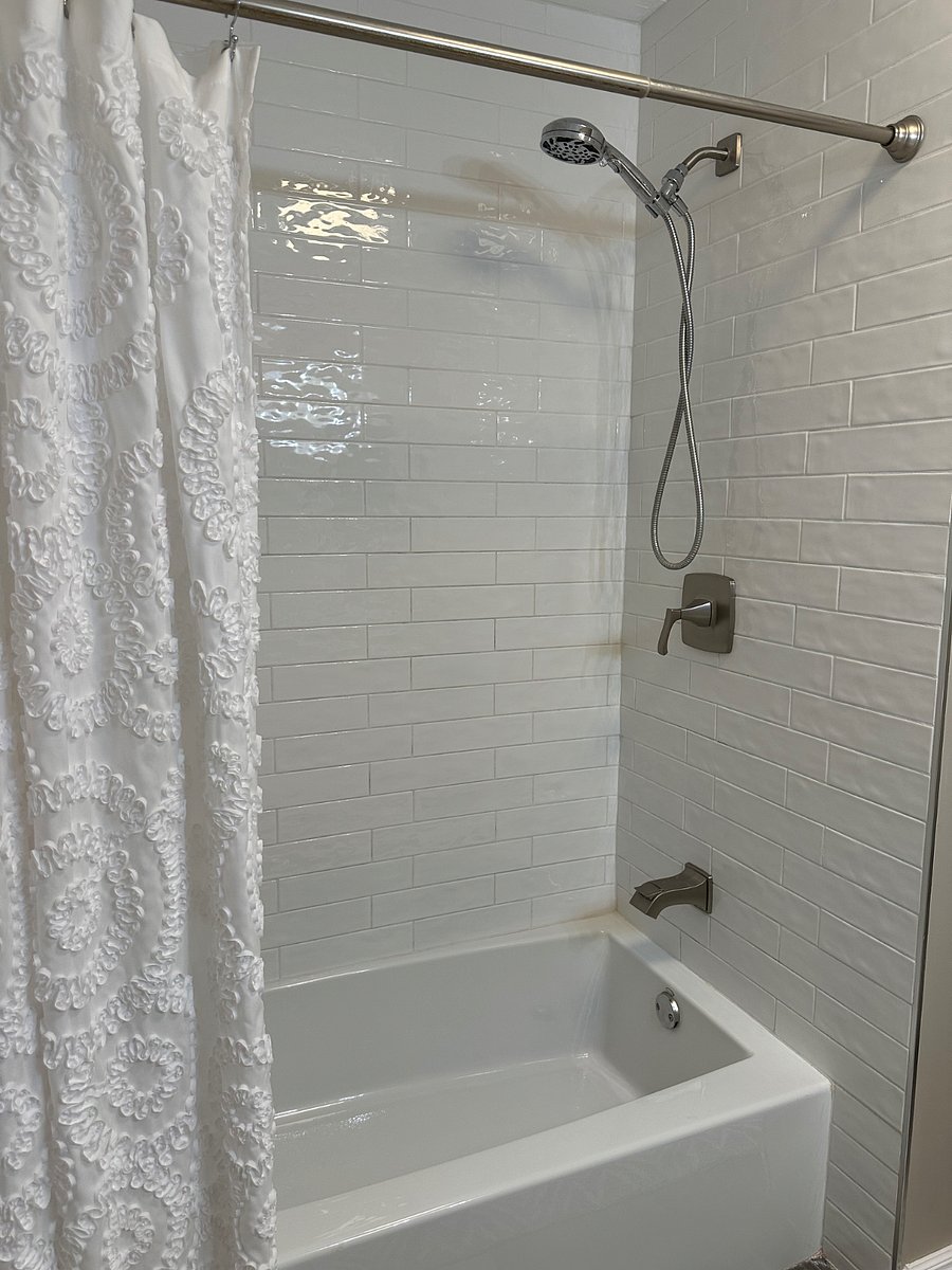 Traveler's shower/tub