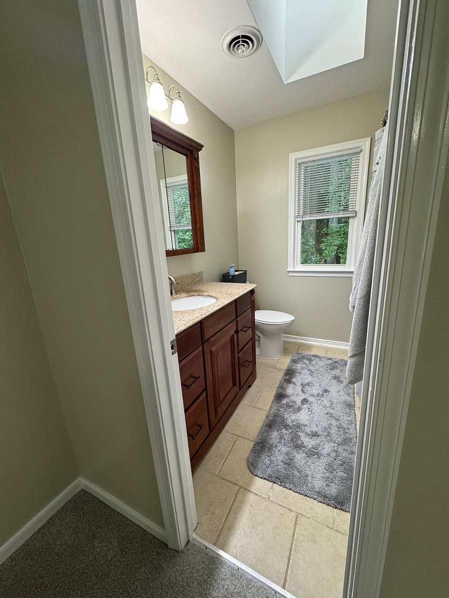 Full bath in the master bedroom