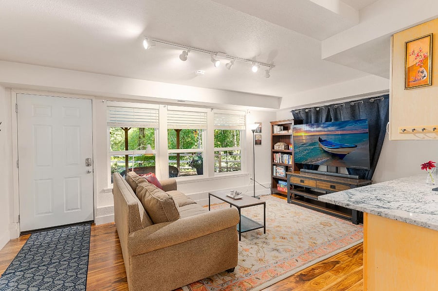 3 large windows look out over the forest. Huge TV and bookshelf with books and games!