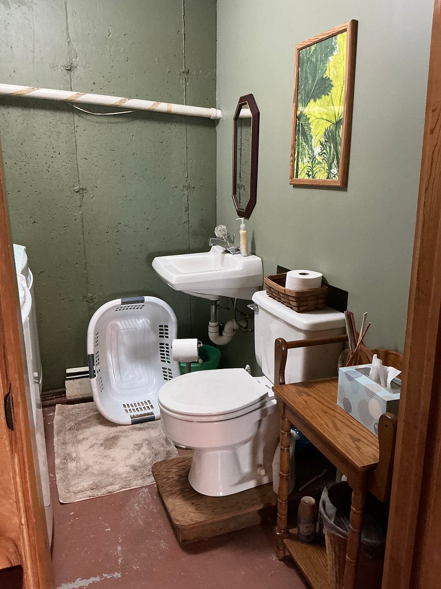 Basement laundry room/bathroom