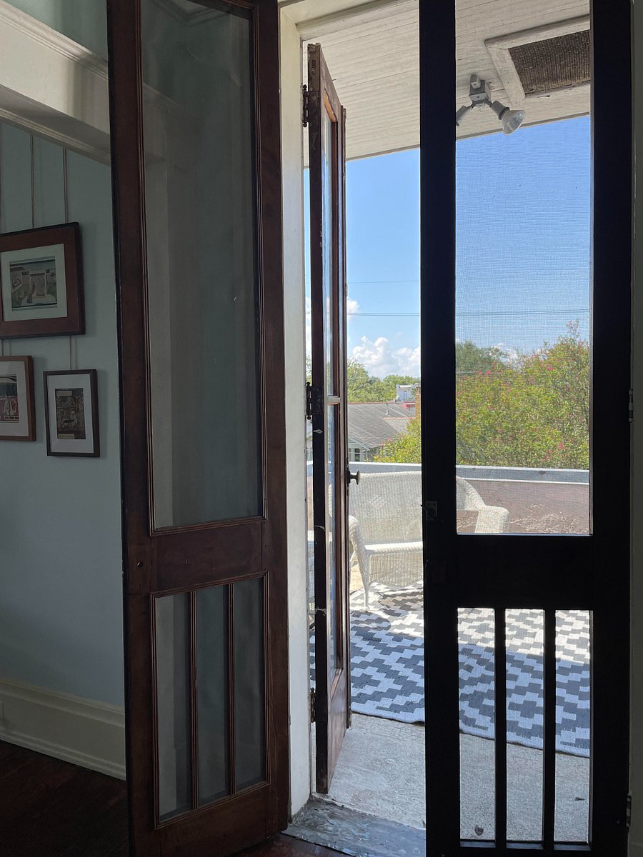 Reading room to balcony
