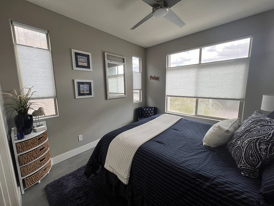 Queen Bed, Walk In ClosetF