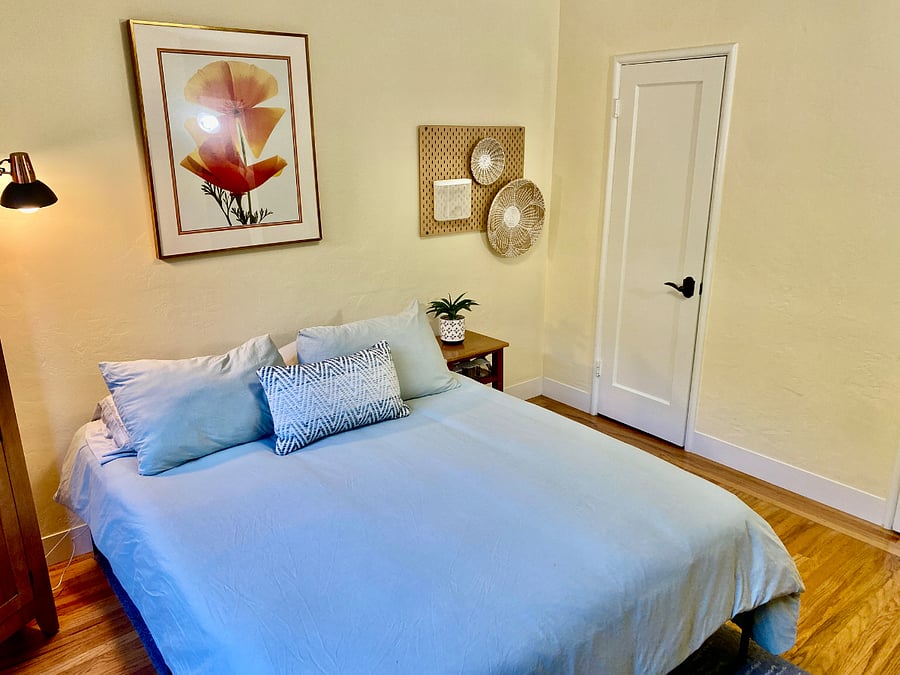 bedroom 2 queen bed