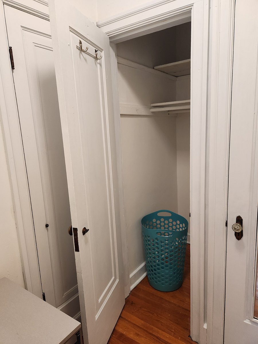 Closet in changing nock.