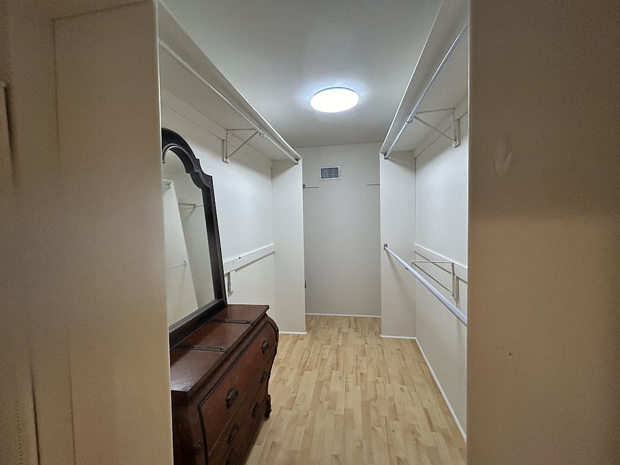 extra large walk in closet