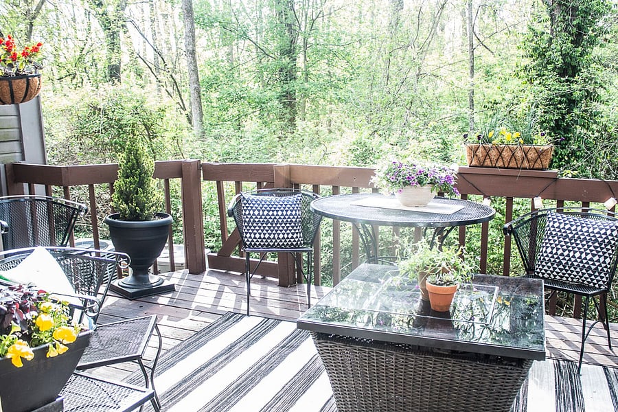 Private deck/ outdoor space.