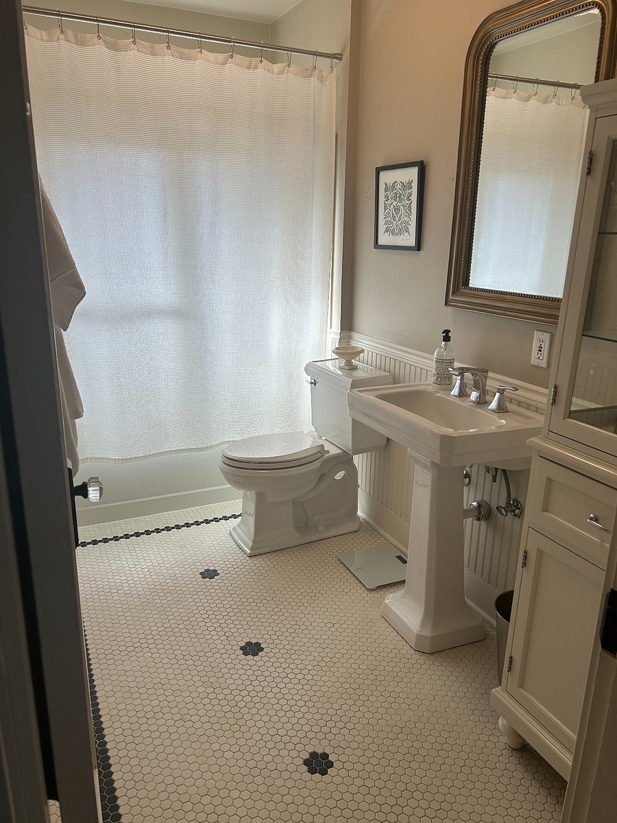 shared bathroom w/me