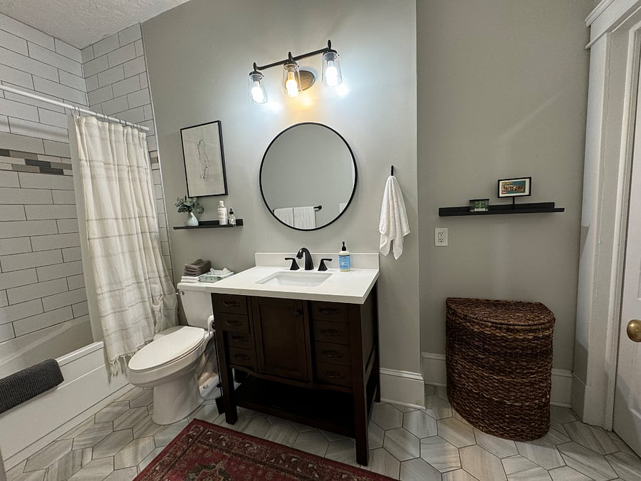 Full Bathroom