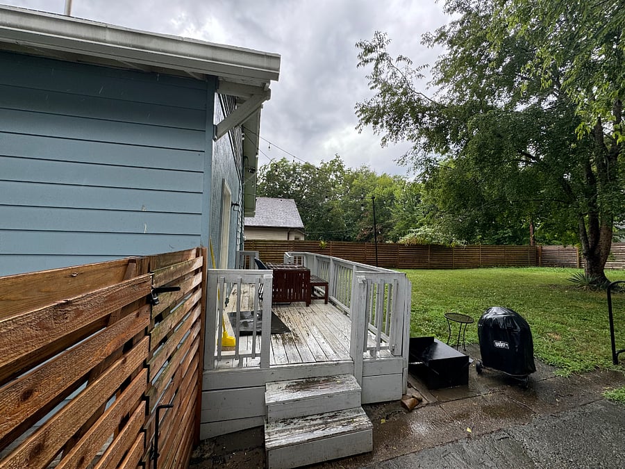 Backyard (grill, fire pit and outside table all provided)