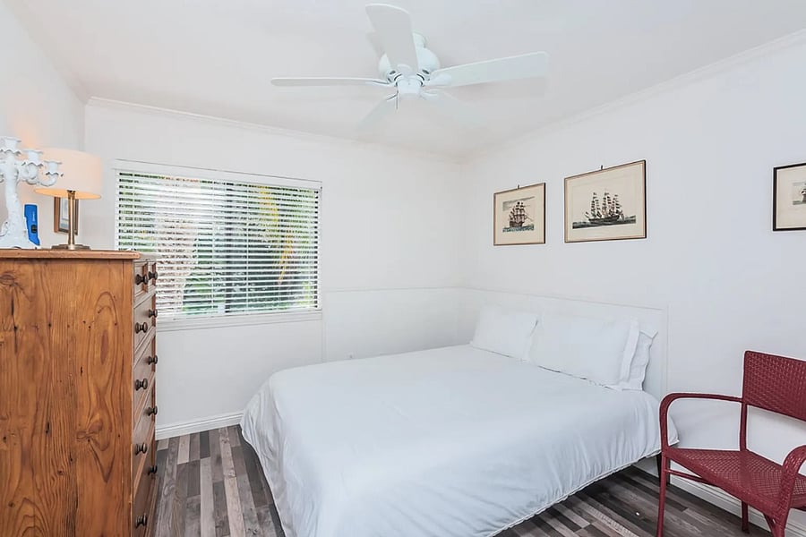 2nd bedroom