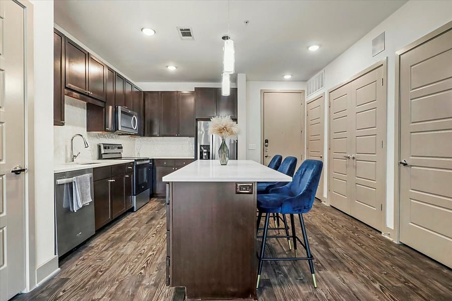 Full kitchen